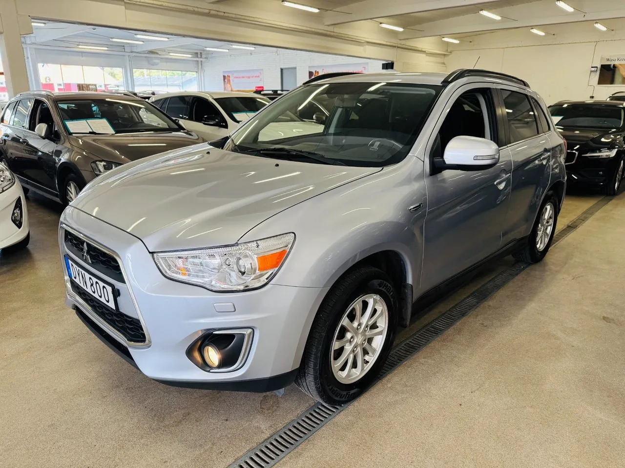 Vehicle image 13