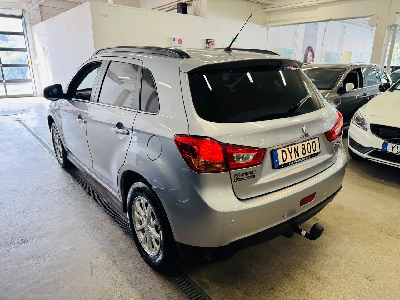 Vehicle image 15