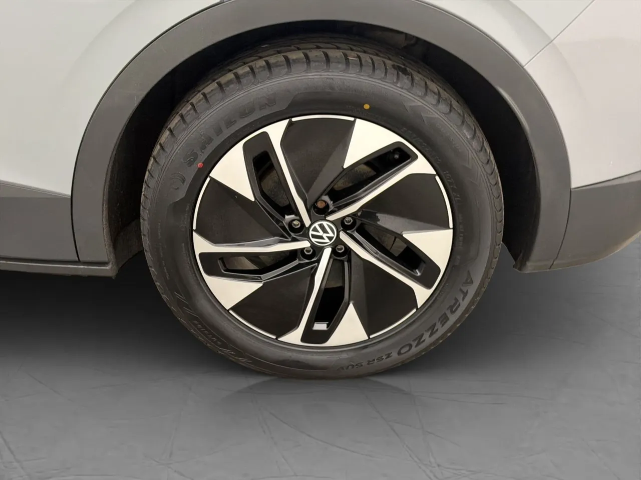 Vehicle image 32