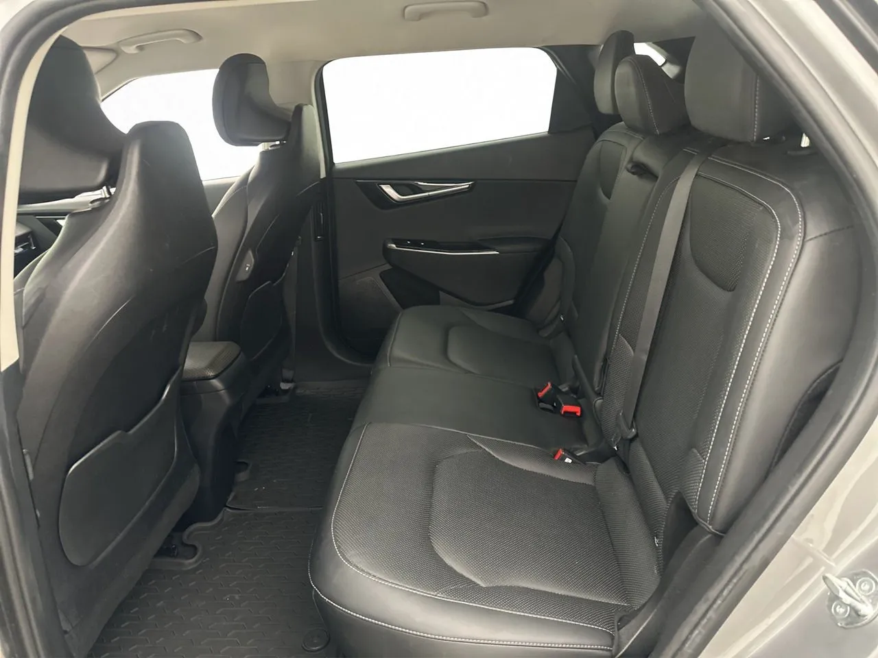 Vehicle image 32