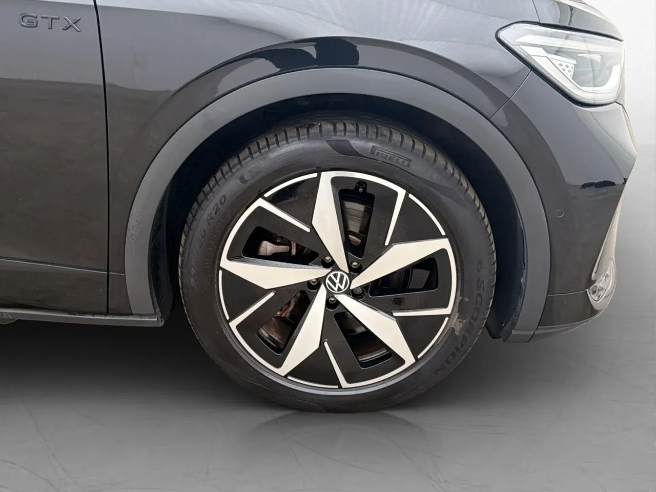 Vehicle image 32