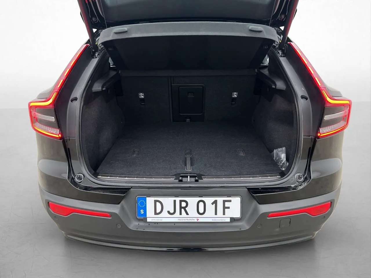 Vehicle image 32