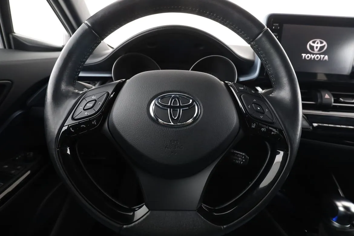 Vehicle image 18