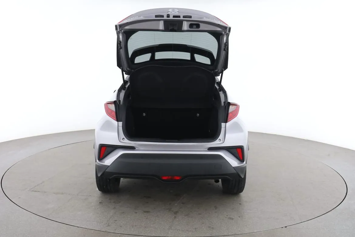 Vehicle image 16