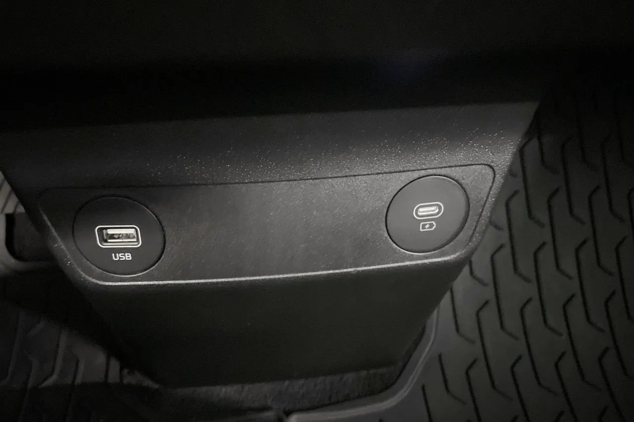 Vehicle image 27