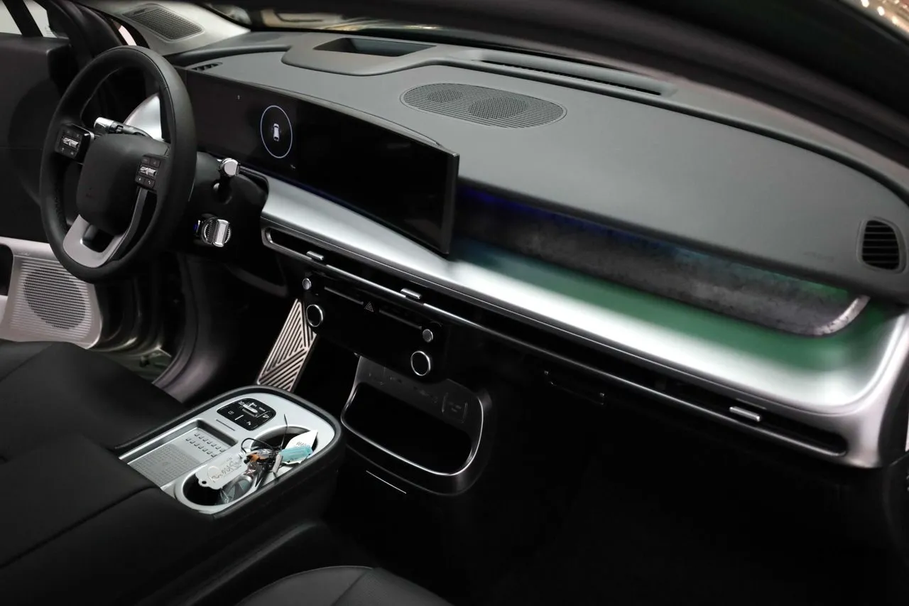 Vehicle image 21