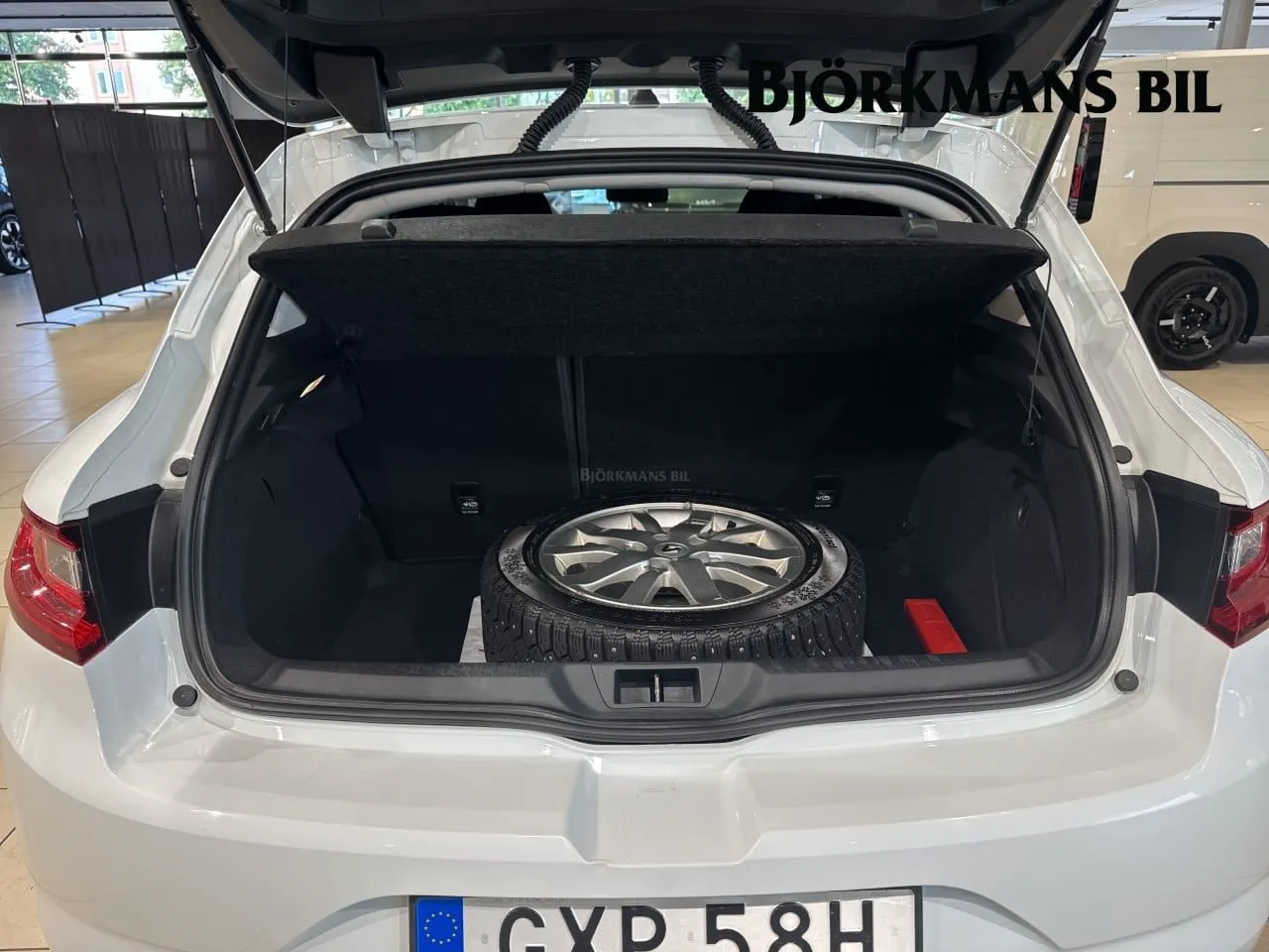 Vehicle image 13