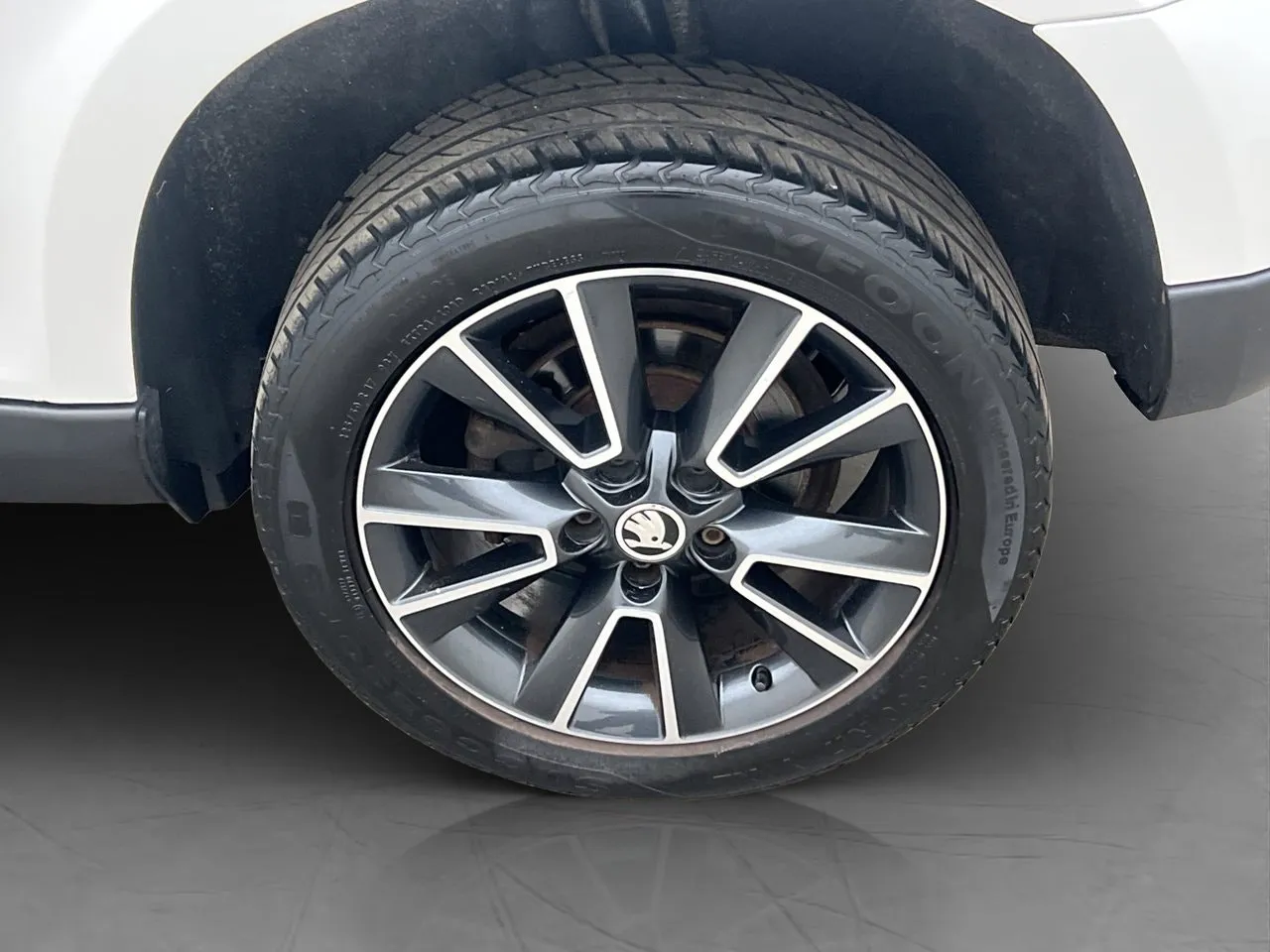 Vehicle image 25
