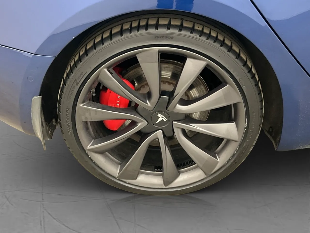 Vehicle image 32