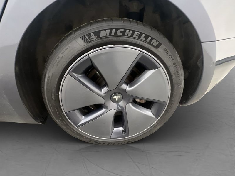 Tesla Model 3 bild 28