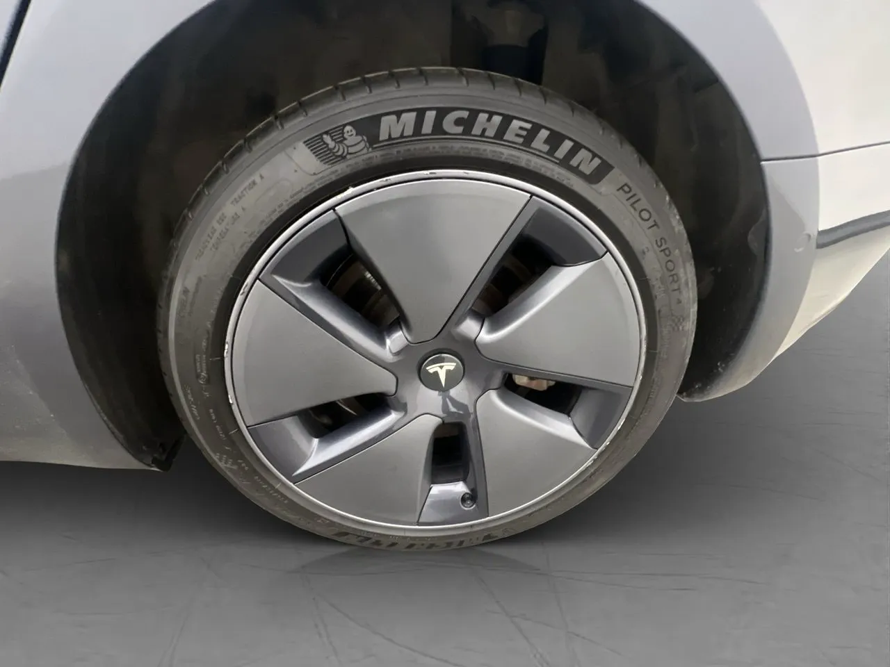 Vehicle image 32
