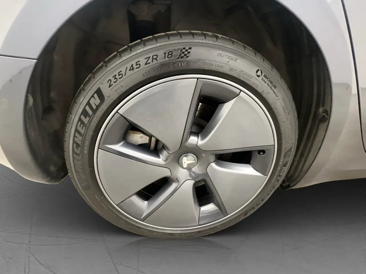 Vehicle image 33