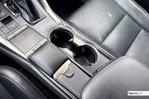 Lexus NX bild 19