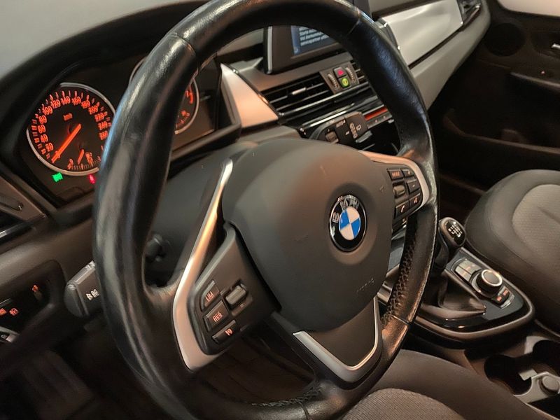 BMW 218 bild 24
