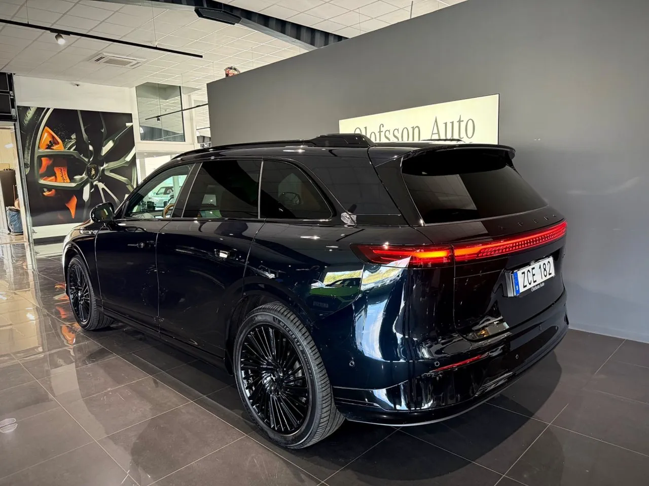 Vehicle image 13