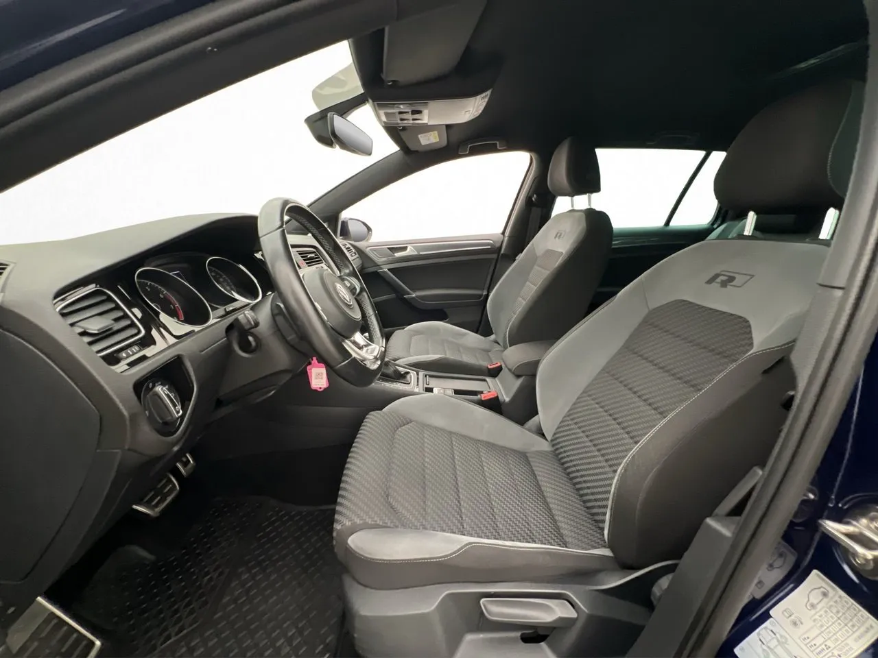 Vehicle image 18