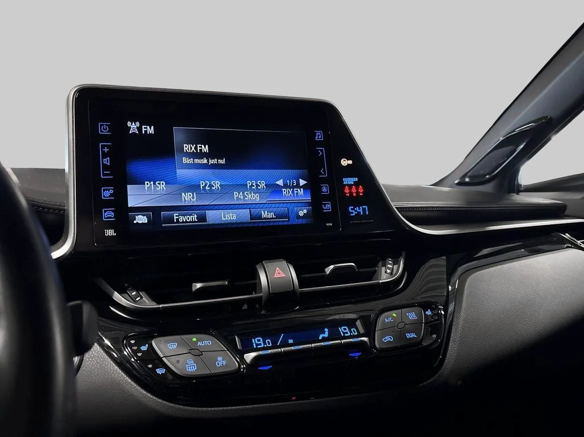 Vehicle image 15