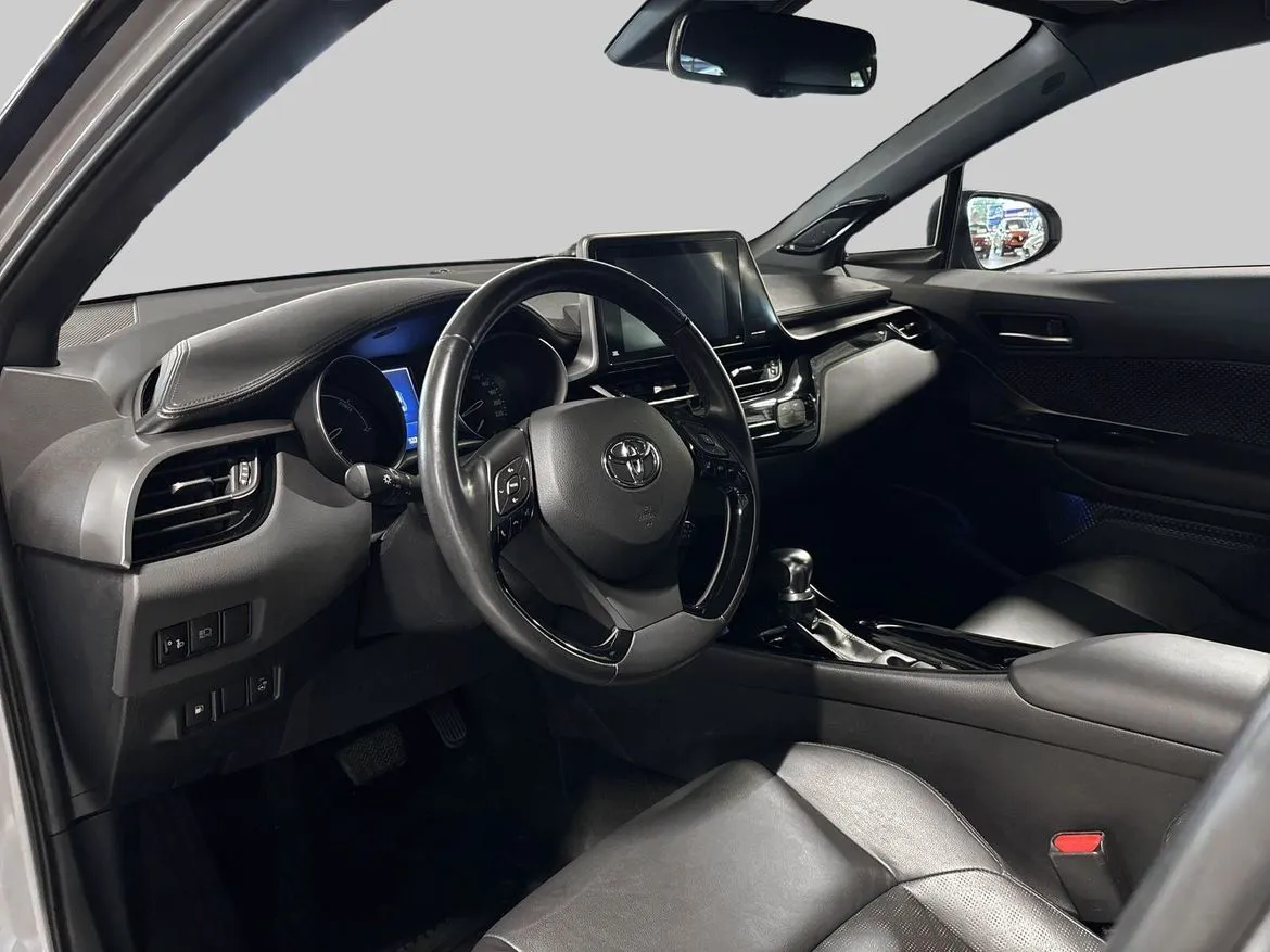 Vehicle image 13