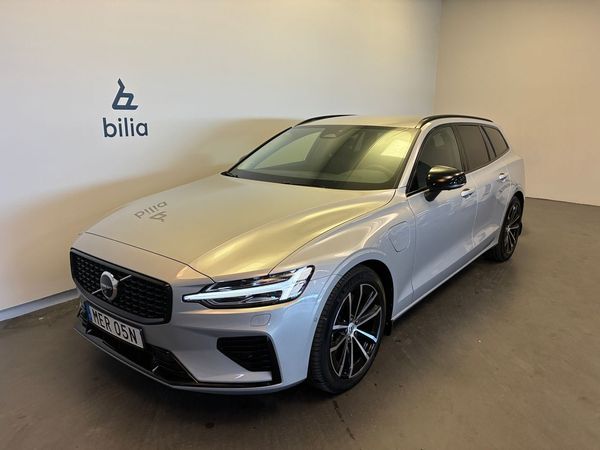 Volvo V60 T6 Plus Dark Nordic Edition / Dragkrok / Keyless / 360 Kamera / Harman/Kardon / - 2025