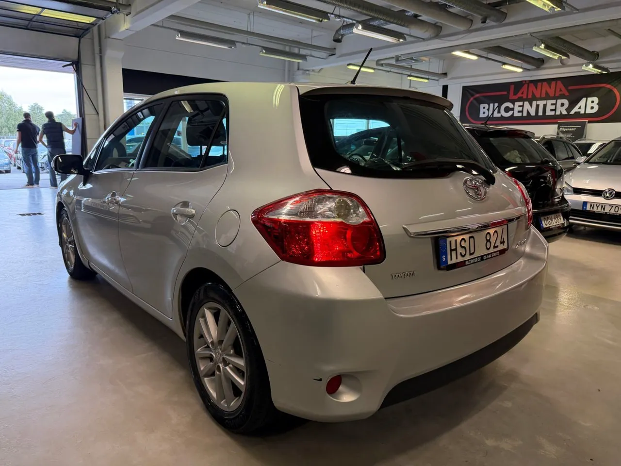 Vehicle image 6