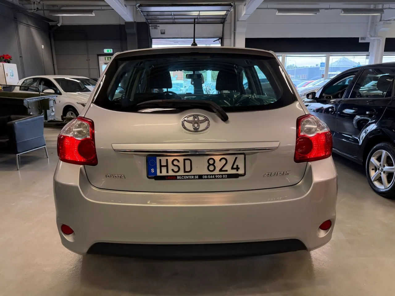 Vehicle image 5