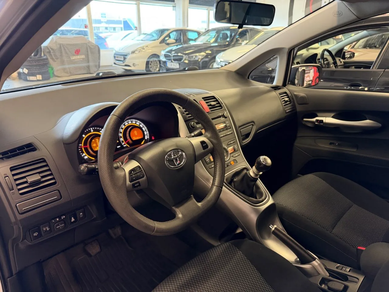 Vehicle image 10