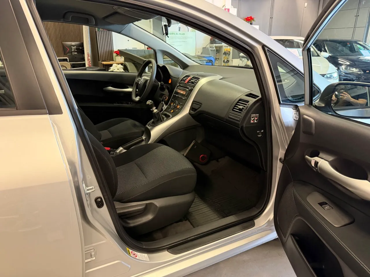Vehicle image 17