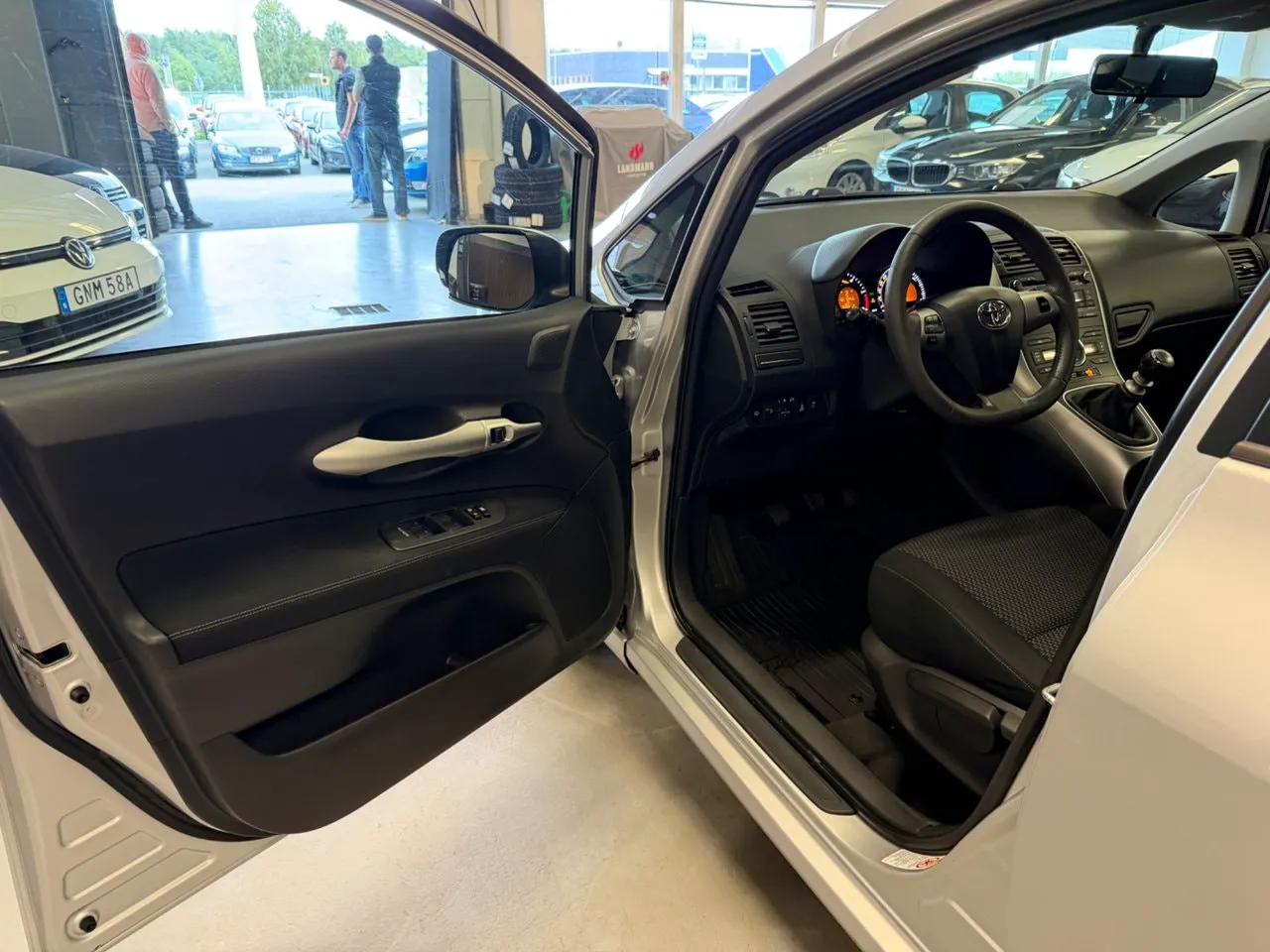 Vehicle image 7