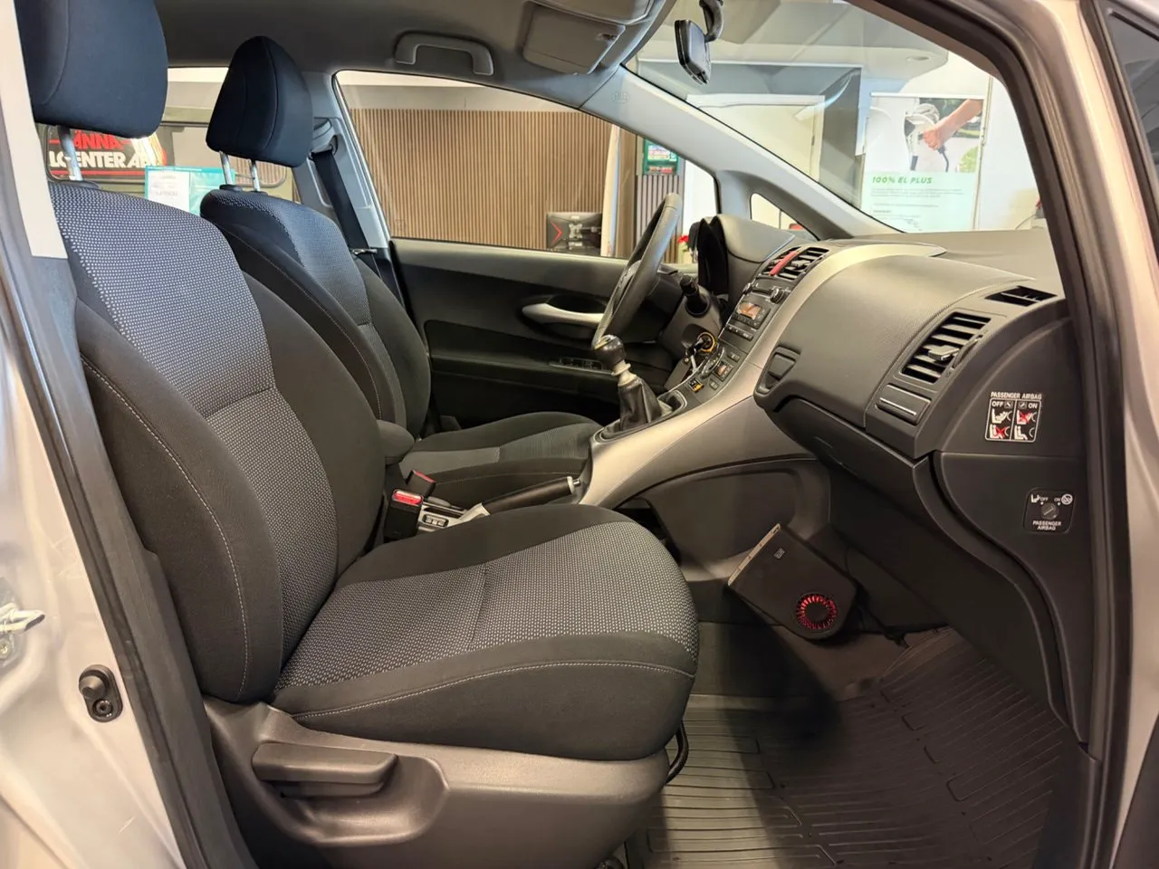 Vehicle image 18