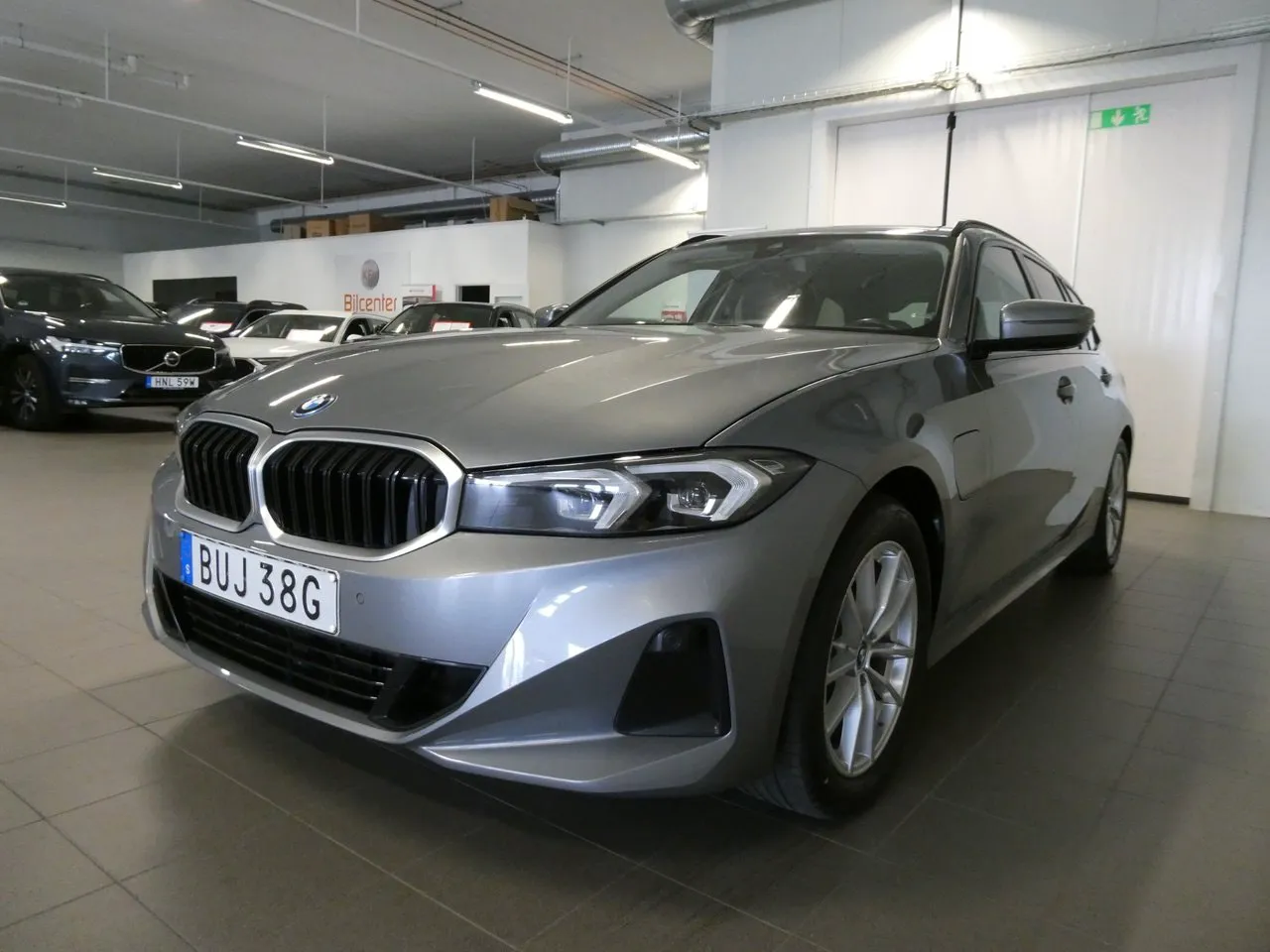 Vehicle image 13