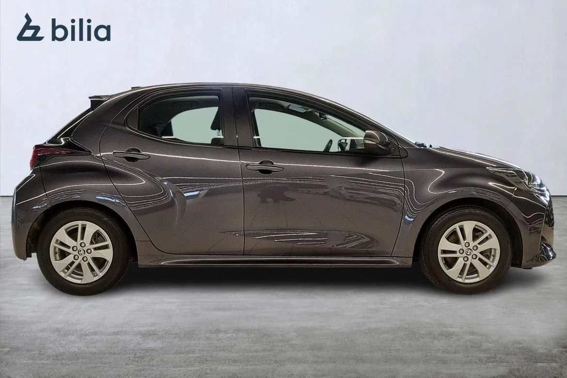 Vehicle image 15