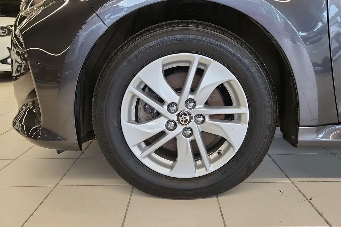 Vehicle image 14