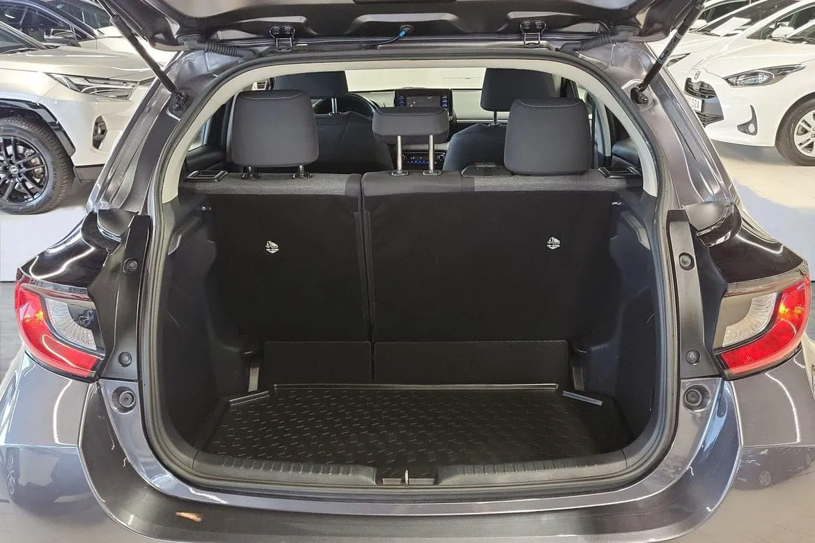 Vehicle image 10