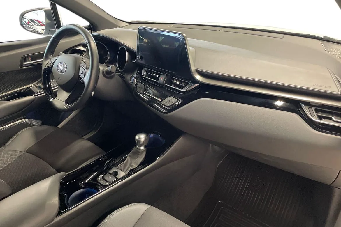 Vehicle image 6