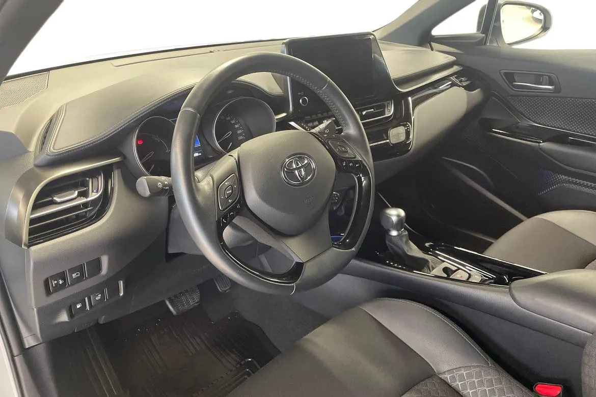 Vehicle image 13