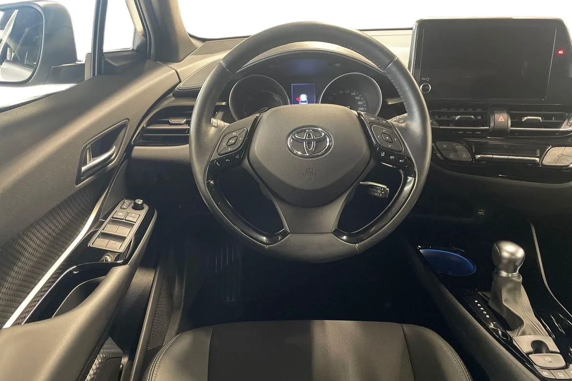 Vehicle image 10