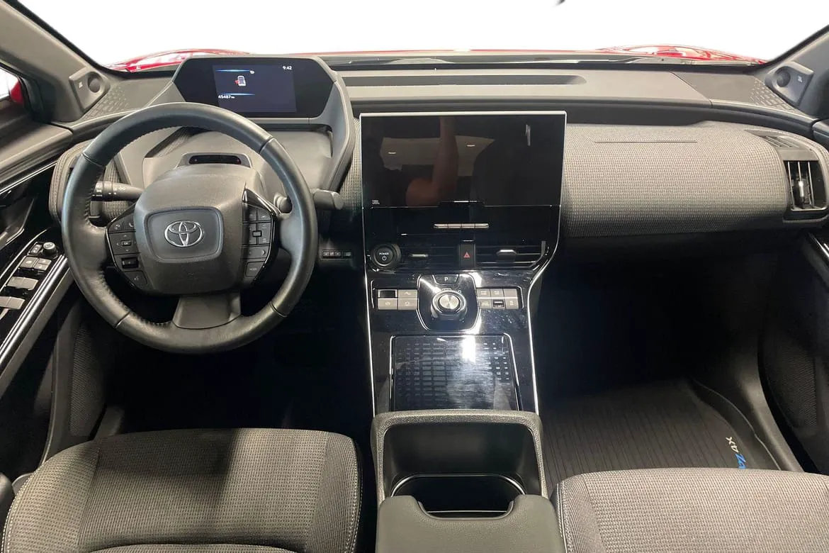 Vehicle image 9