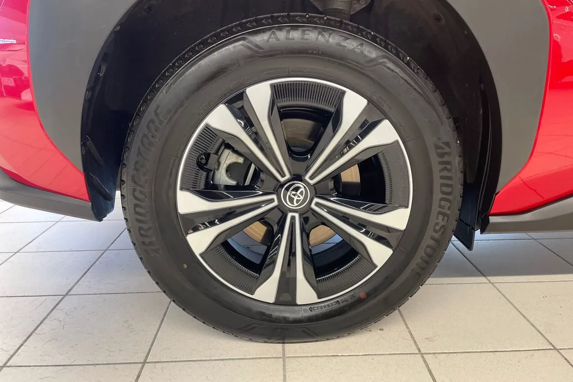 Vehicle image 16