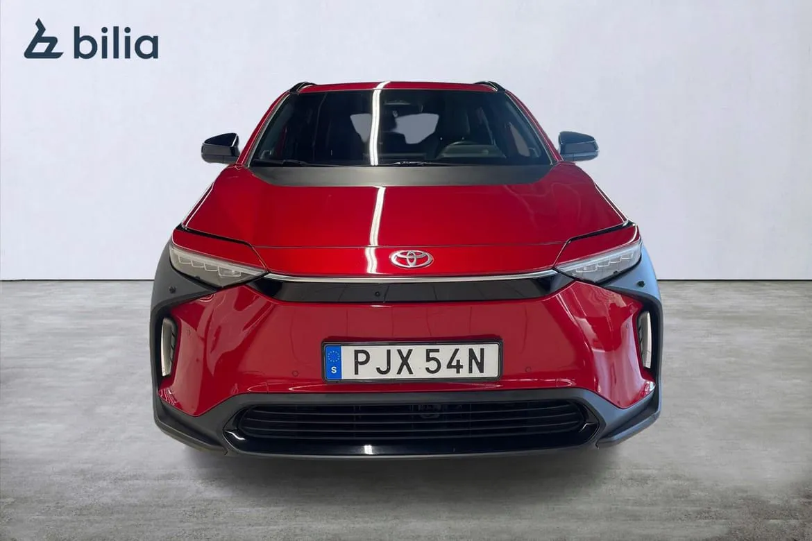 Vehicle image 5