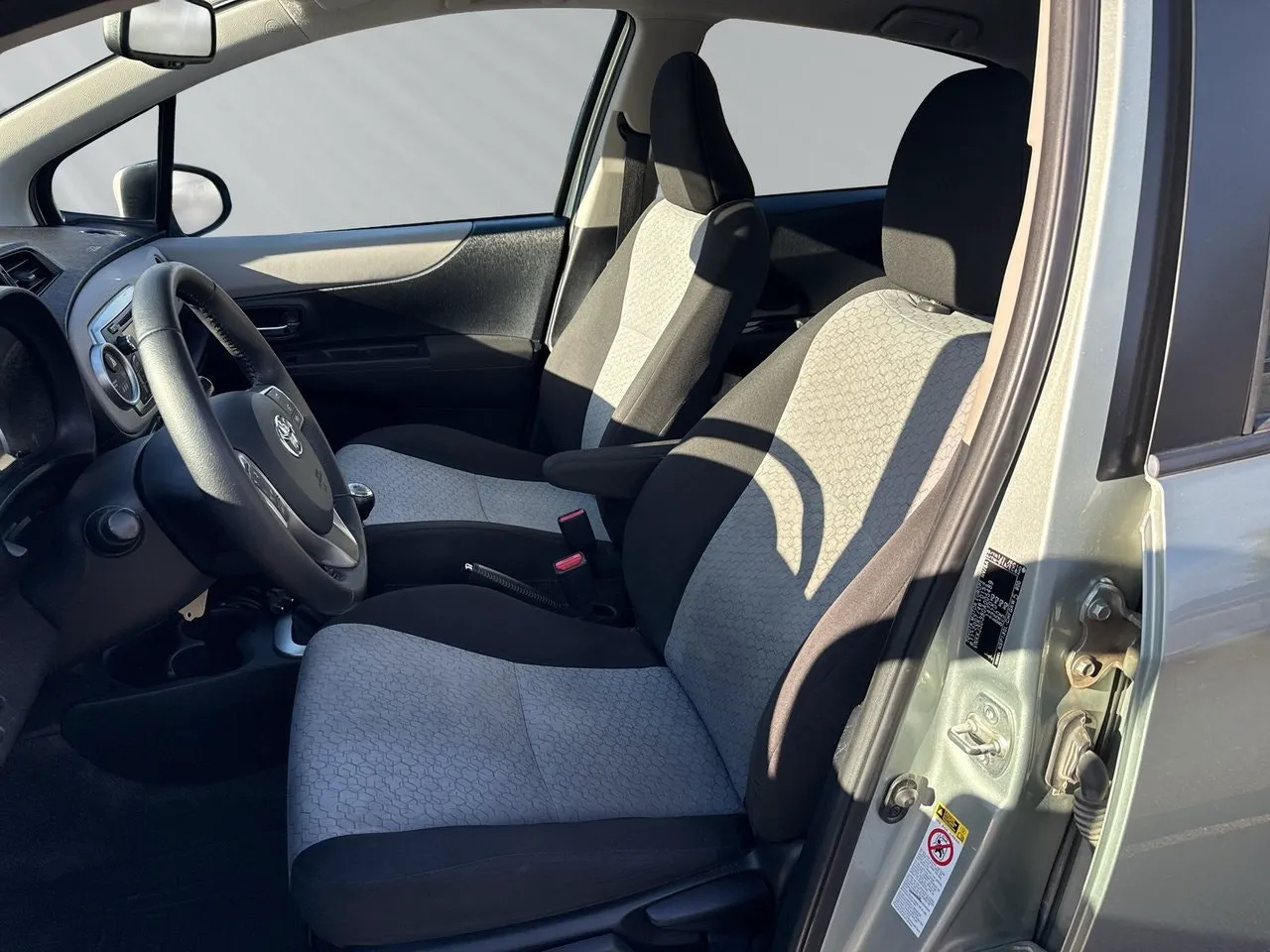 Vehicle image 14