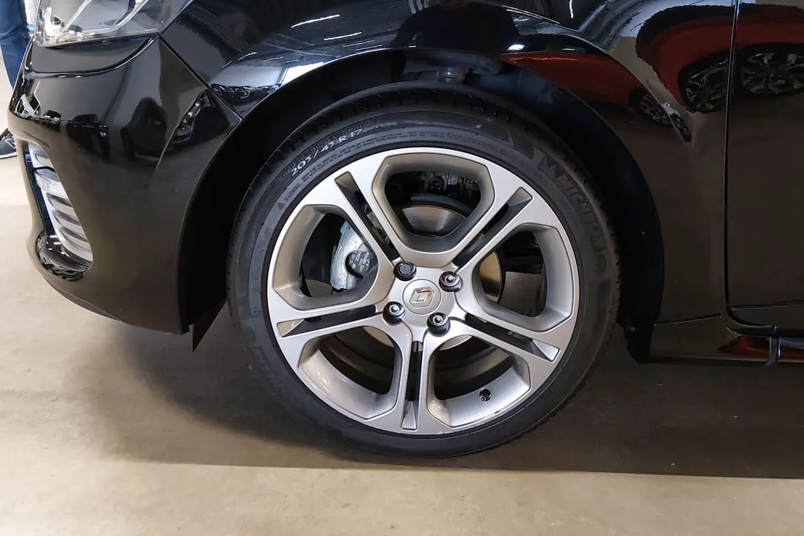 Vehicle image 15