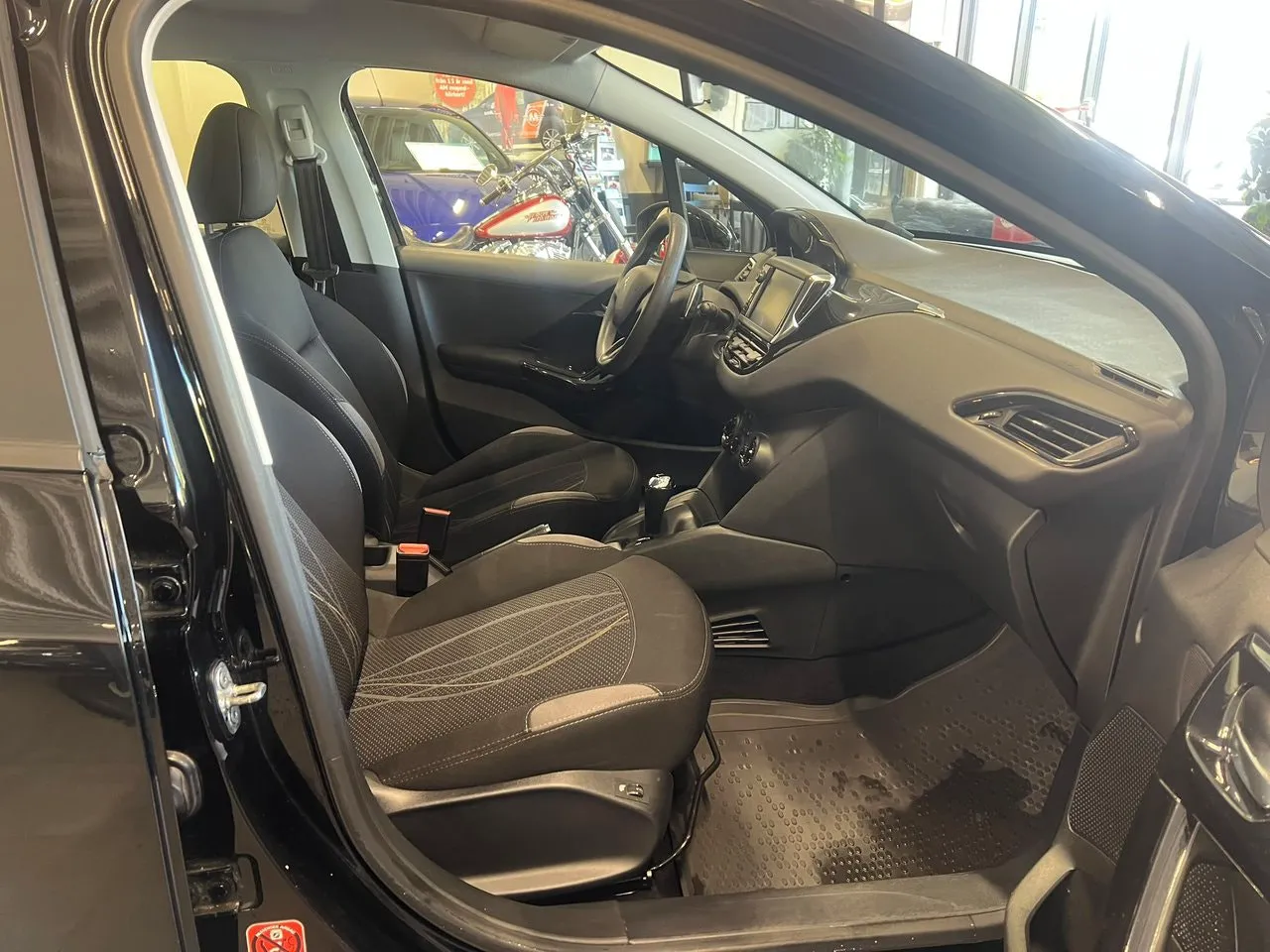 Vehicle image 13