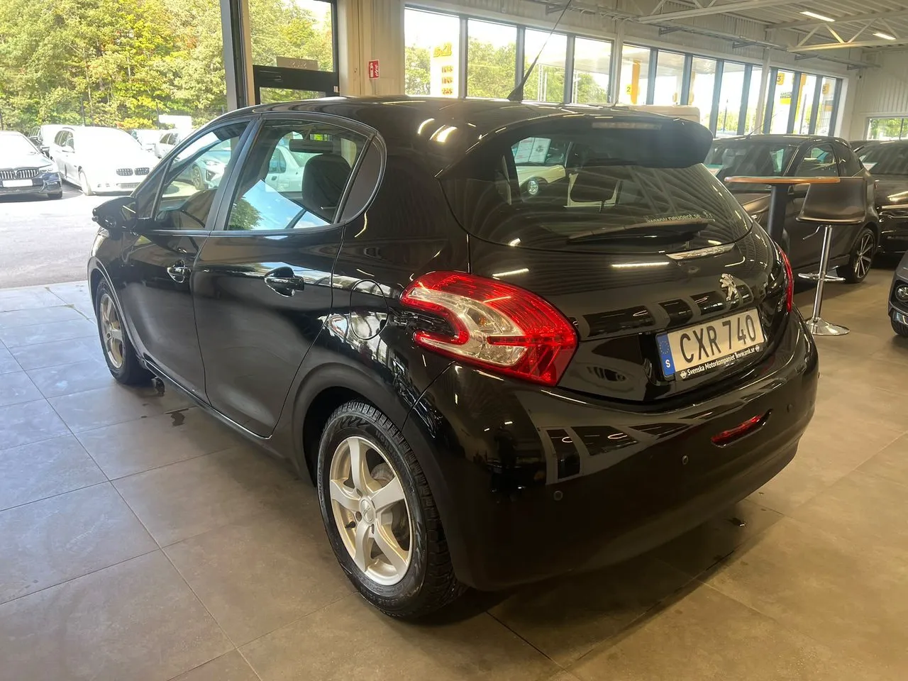 Vehicle image 4