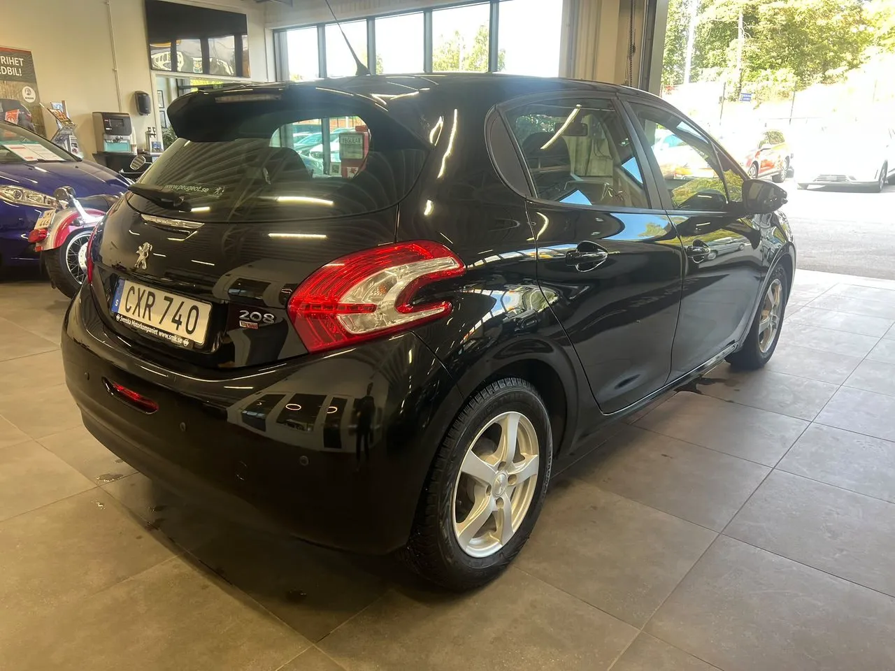 Vehicle image 6
