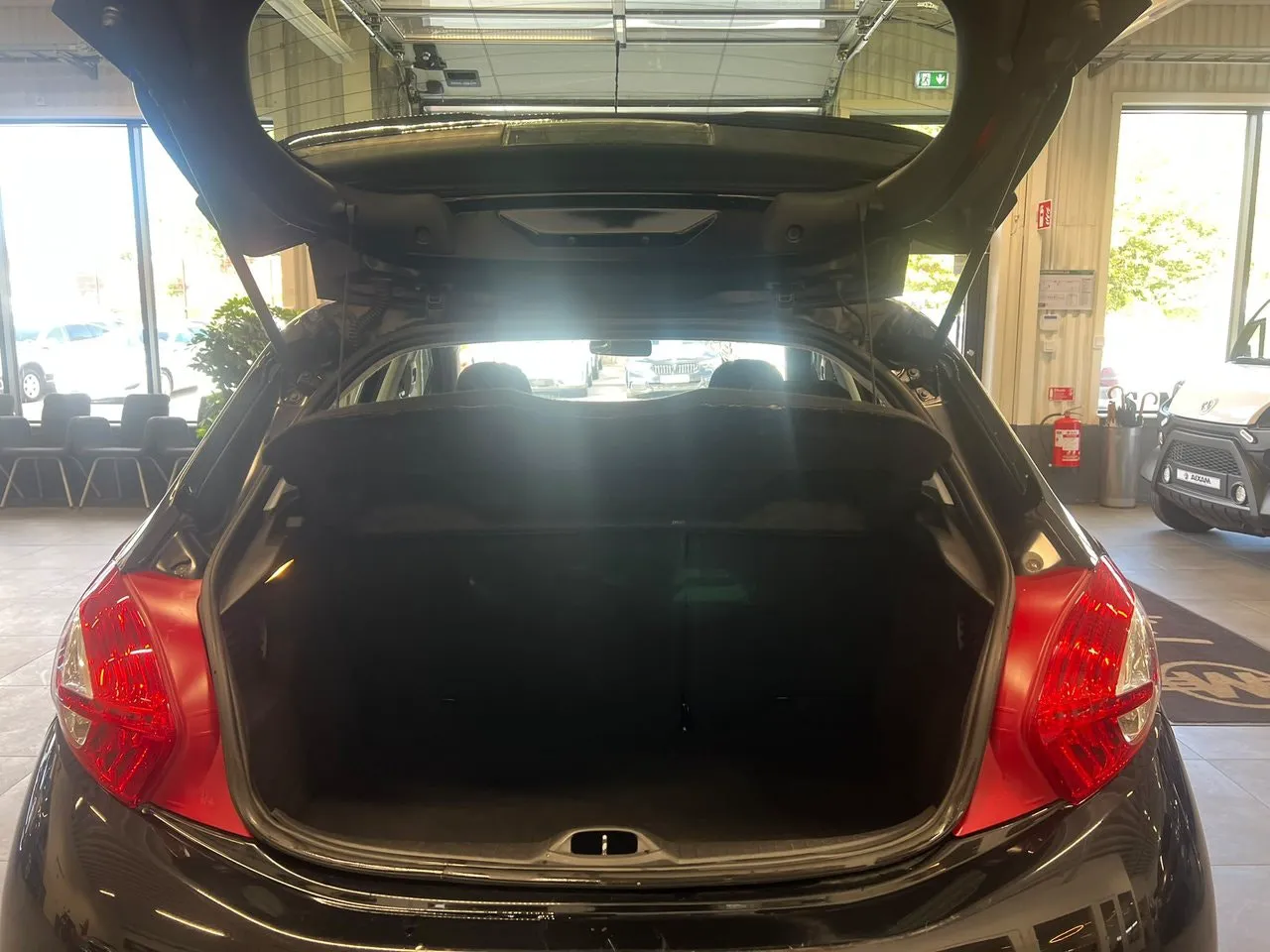Vehicle image 11