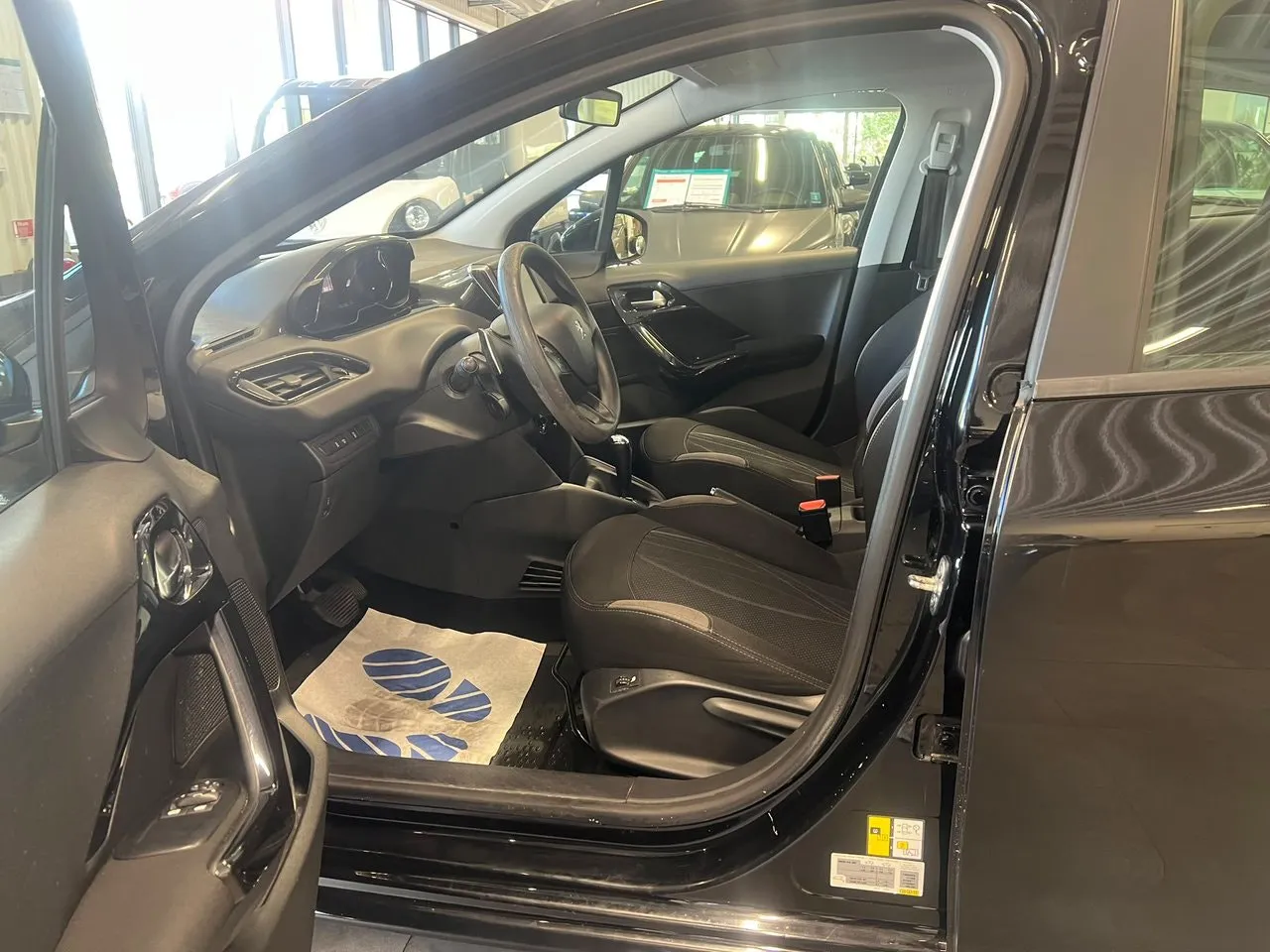 Vehicle image 9