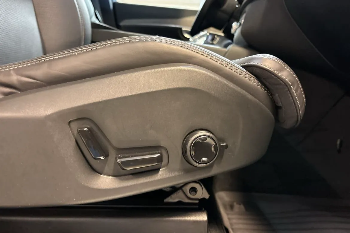 Vehicle image 36