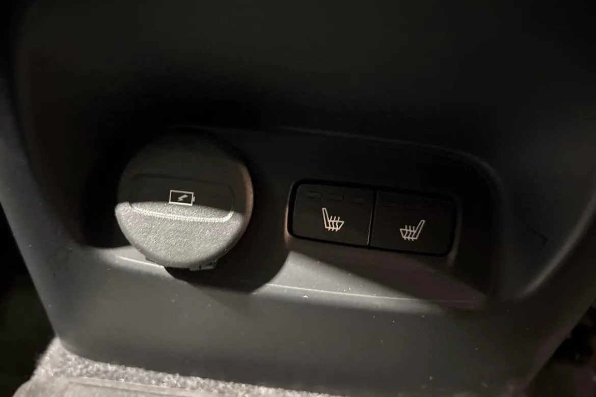 Vehicle image 28