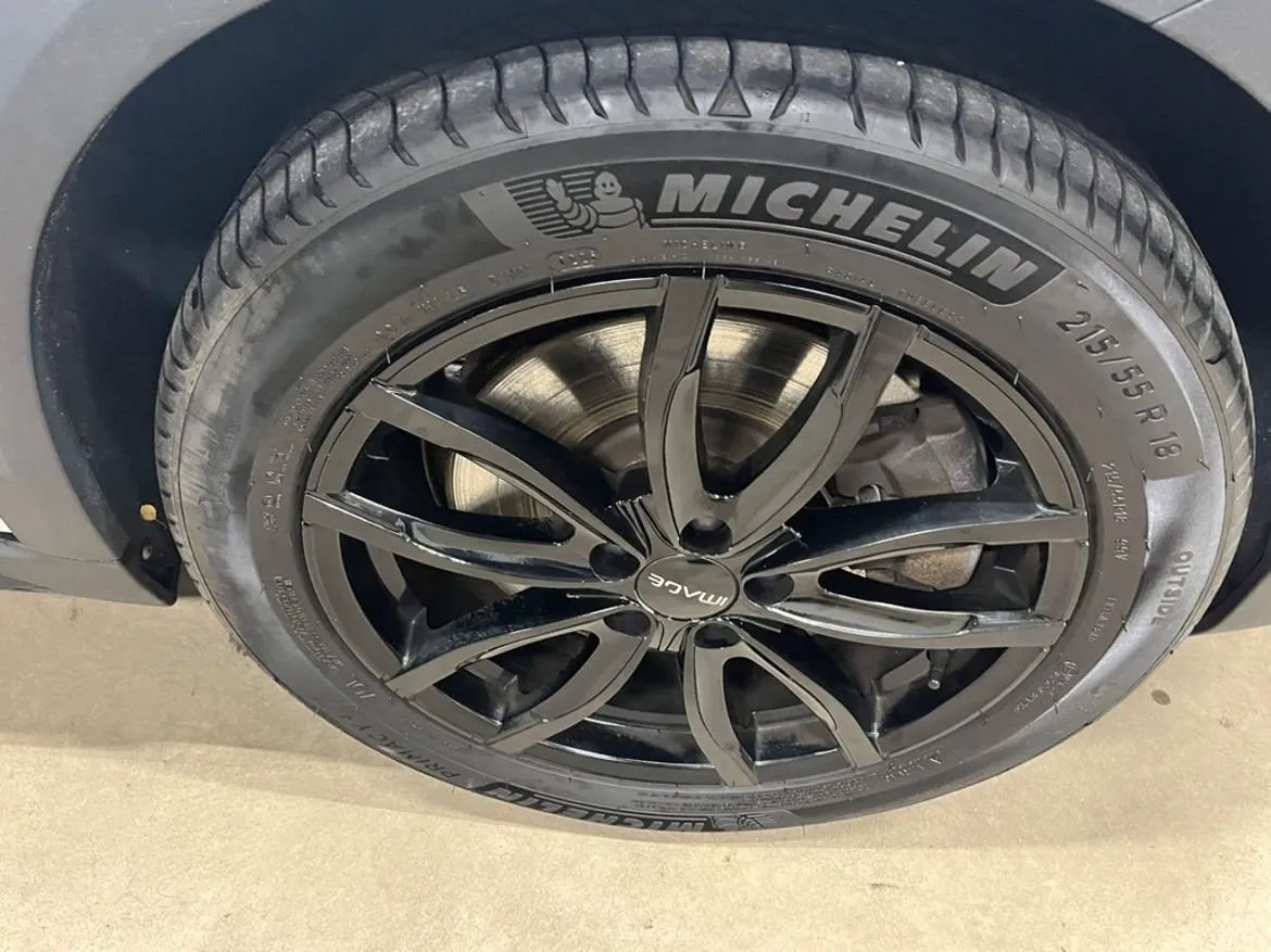 Vehicle image 14