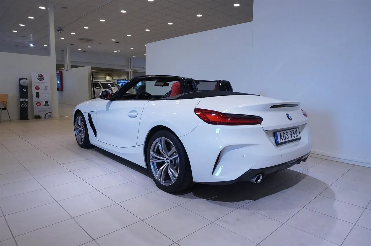 Vehicle image 4